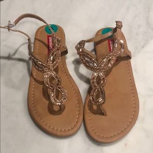 GIRLS- NWOT- beaded unionbay sandals